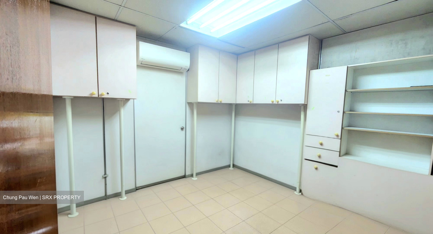 Jurong West Street 92 (D22), Shop House #548897531
